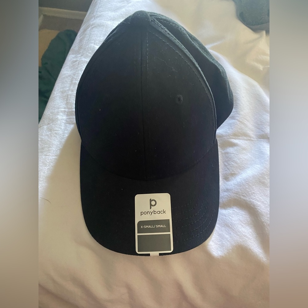 Ponyback magnetic close hat